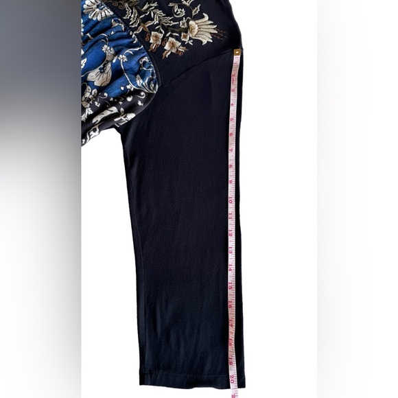 Caite Embroidered Navy Blue Long Sleeve Tunic Top V-Neck Floral Size Medium - Picture 7 of 9